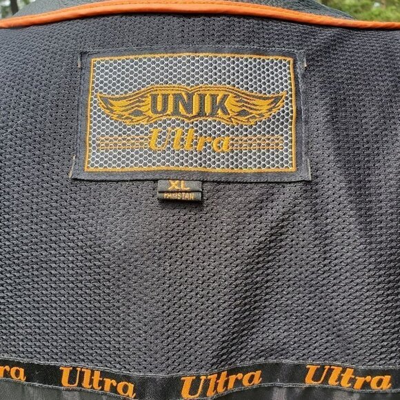 0742. NEW!!!! Genuine Leather Riding Vest in Black w/2 ~Concealed Carry Pockets - Picture 16 of 16